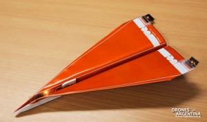 Un drone elaborado como un avión de papel